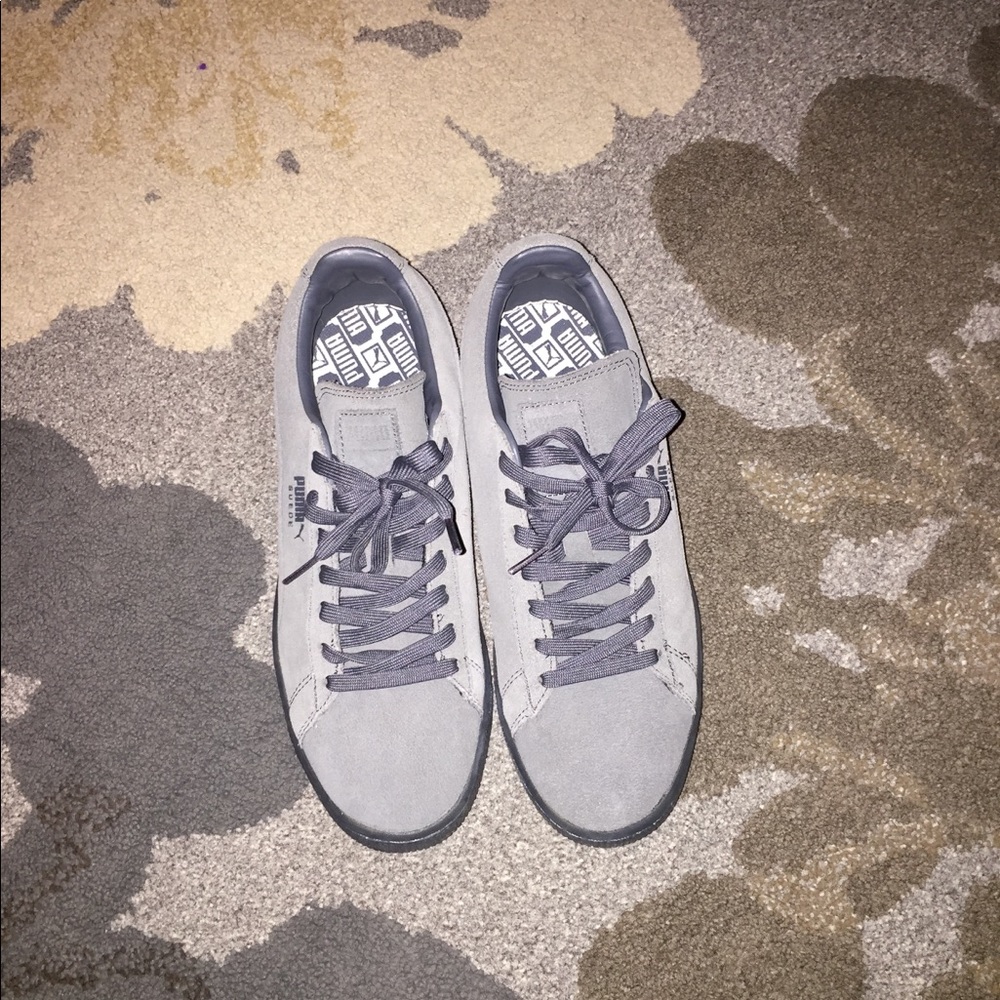 Men’s classic all gray pumas